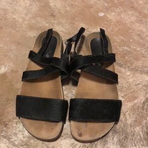 Black cowhide Matisse sandals